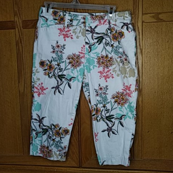 St. John's Bay Pants - St John's Bay Petite Floral Capri 6P